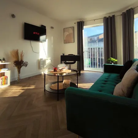 As Apartment *
