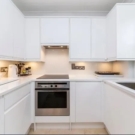 Stylish 2-bed In West - Extended Apartment