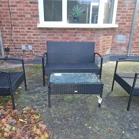 Lovely 2 Bed Heathrow And Parking *