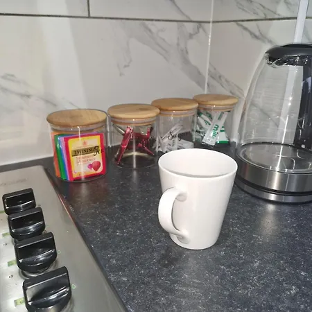 Lovely 2 Bed Heathrow And Parking