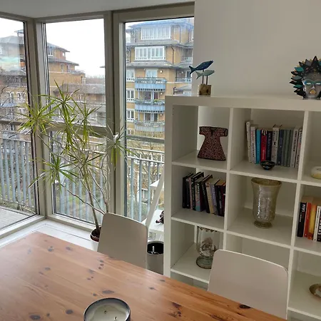 Modern Bright Flat Near Little Venice London