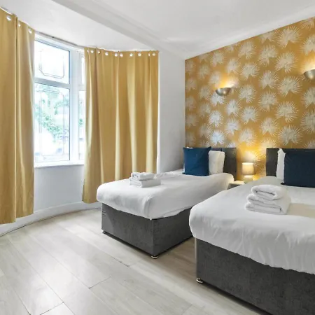 Apartment Comfortable & Convenient Spacious Private In Downshill Way *