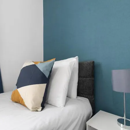 Apartment Comfortable & Convenient Spacious Private In Downshill Way *