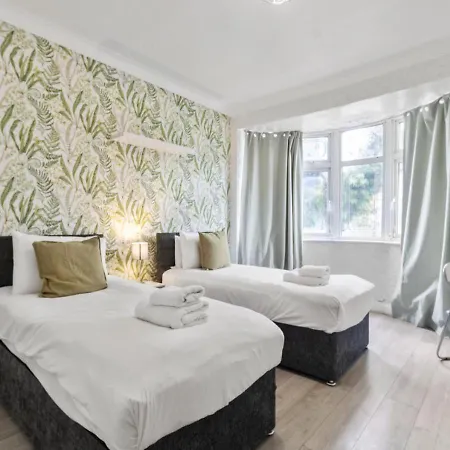 Apartment Comfortable & Convenient Spacious Private In Downshill Way *
