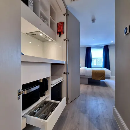 West Brompton 4*