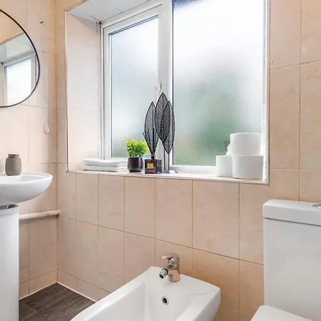 Shepherds Bush Abode - Garden - Sleeps 12 *