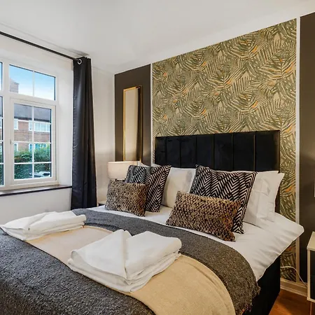 Shepherds Bush Abode - Garden - Sleeps 12