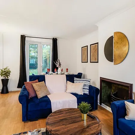 Shepherds Bush Abode - Garden - Sleeps 12 *