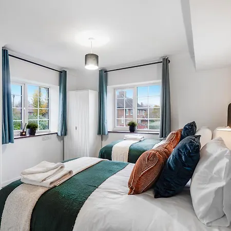 Holiday home Shepherds Bush Abode - Garden - Sleeps 12 *