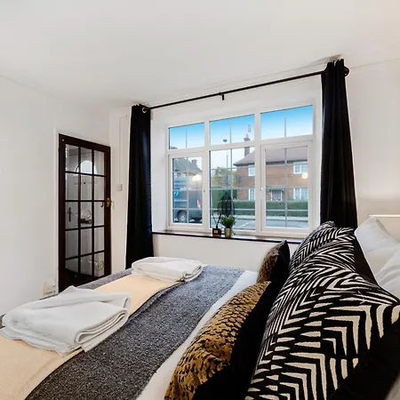 Shepherds Bush Abode - Garden - Sleeps 12