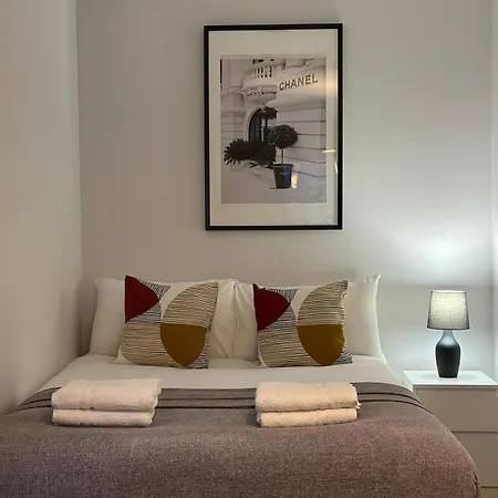 Modern 2 Bedroom Flat In Golders Green *