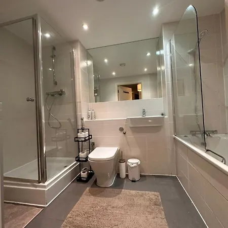Modern 2 Bedroom Flat In Golders Green London