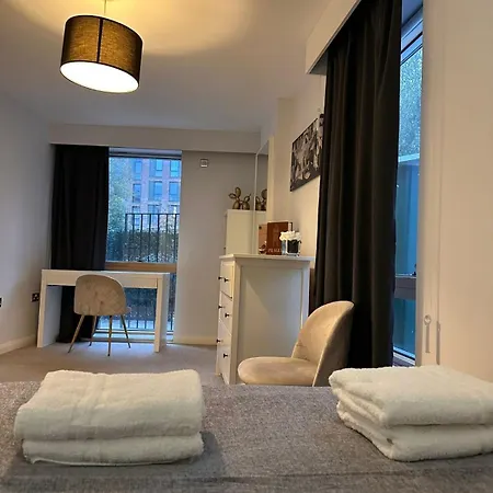 Modern 2 Bedroom Flat In Golders Green * London