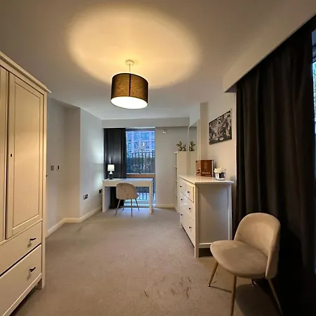 Modern 2 Bedroom Flat In Golders Green *