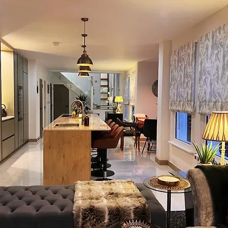 The River House - Designer Teddington