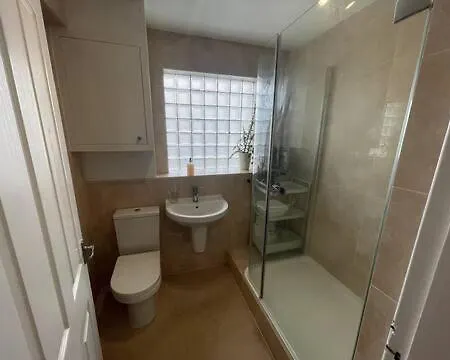 Cosy Kew Flat With Two Bedrooms London