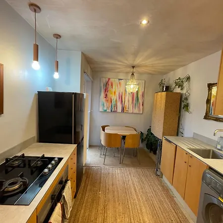 Cosy Kew Flat With Two Bedrooms Homestay London