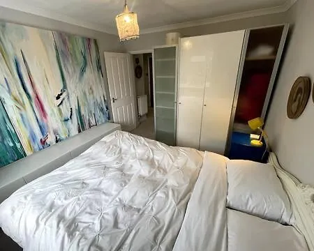 Cosy Kew Flat With Two Bedrooms Homestay