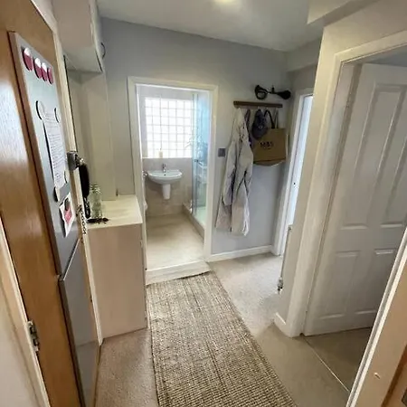 Cosy Kew Flat With Two Bedrooms Homestay *