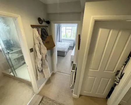 Cosy Kew Flat With Two Bedrooms