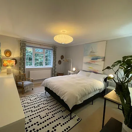 Cosy Kew Flat With Two Bedrooms London
