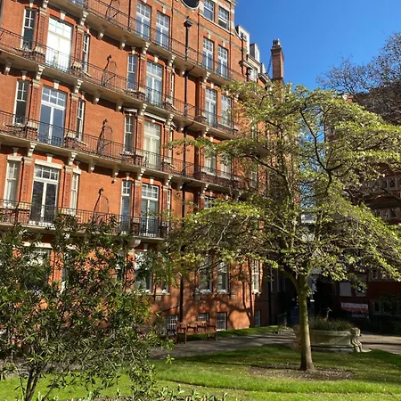 Mayfair - Two Bed, One Bath * London