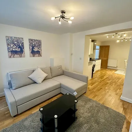 Sutherland Avenue Apartment