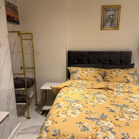 Homestay Luxury In Victoria, 7 Minutes Walk To Victoria Station, 1
