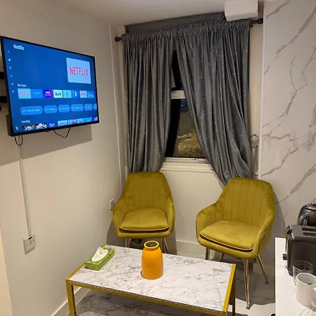 Homestay Luxury In Victoria, 7 Minutes Walk To Victoria Station, 1 London