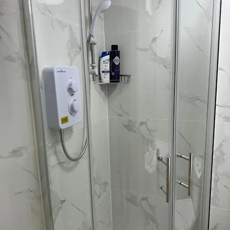 Homestay Luxury In Victoria, 7 Minutes Walk To Victoria Station, 1 London