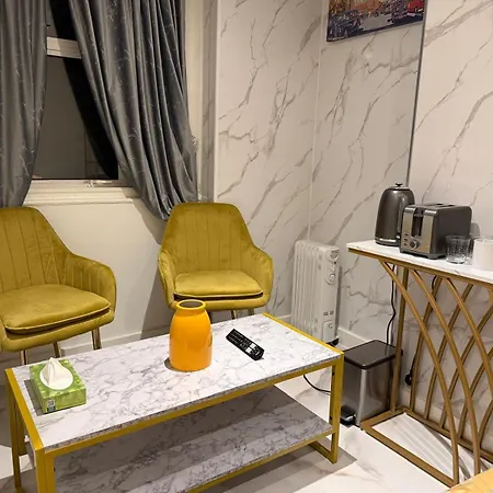 Luxury In Victoria, 7 Minutes Walk To Victoria Station, 1