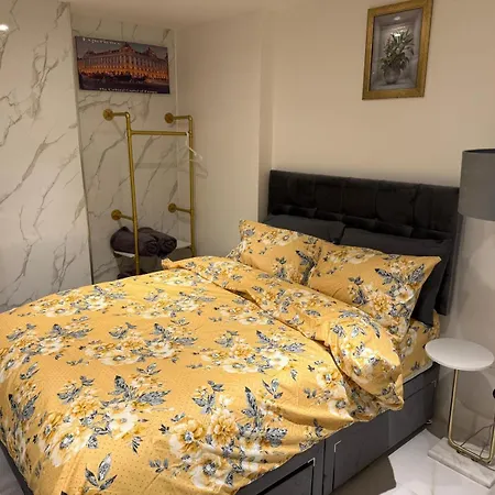 Luxury In Victoria, 7 Minutes Walk To Victoria Station, 1 Homestay
