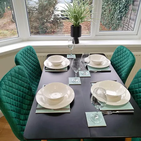 Apartment Lovely 2 Bed Heathrow And Parking