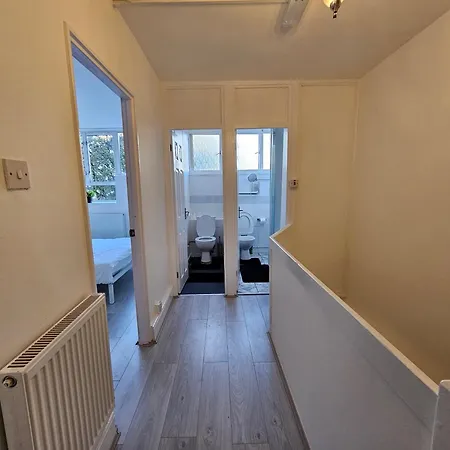 Guest house E1 London
