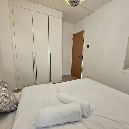 E1 Guest house London
