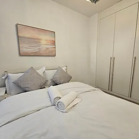 E1 Guest house London