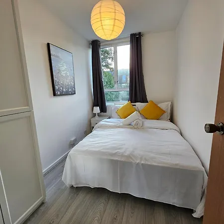 E1 * London