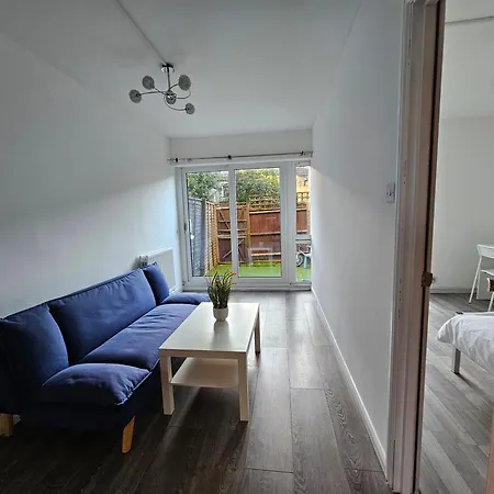 E1 Guest house *