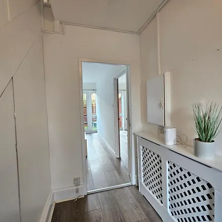 E1 Guest house *