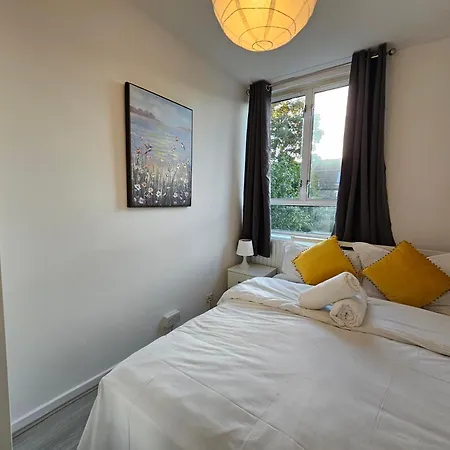E1 Guest house London