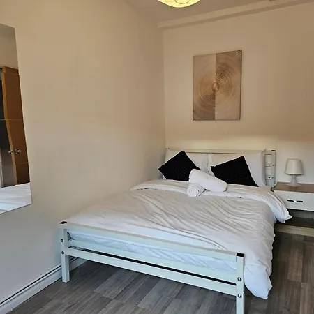 E1 * London