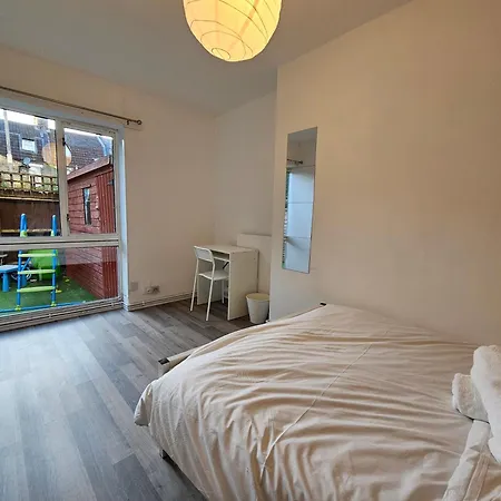 Guest house E1 London