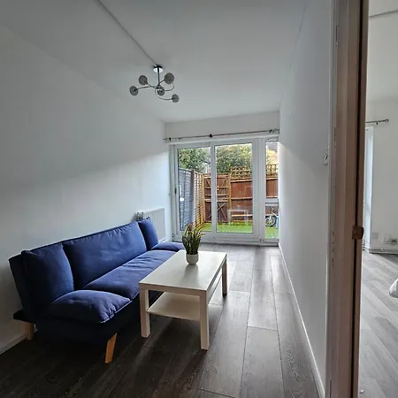 E1 Guest house London