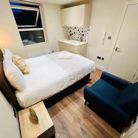 Holly A Mini Great Location For Tourist!!! Guest house