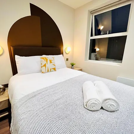 Holly A Mini Great Location For Tourist!!! Guest house