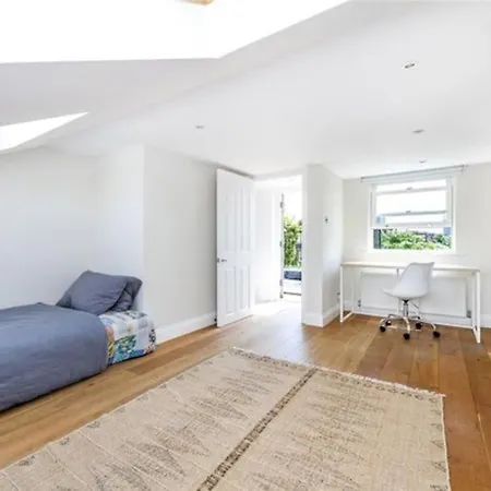 Charming Victorian Notting Hill *