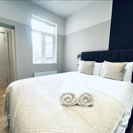 South Charming Ensuite Look Like Designer