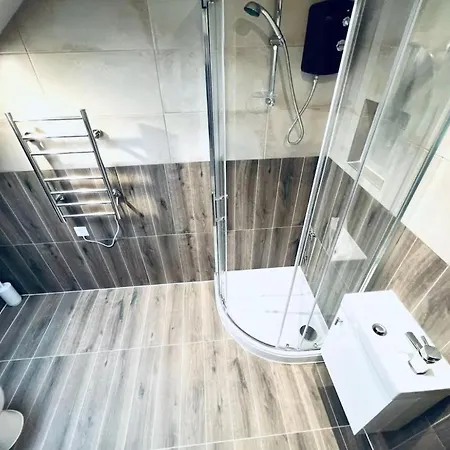 South Charming Ensuite Look Like Designer