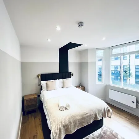 South Charming Ensuite Look Like Designer