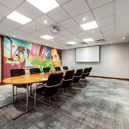 Radisson Red Heathrow Hotel *
